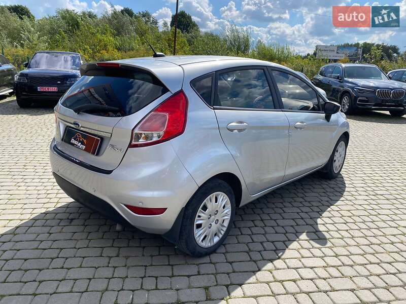 Хэтчбек Ford Fiesta 2015 в Львове
