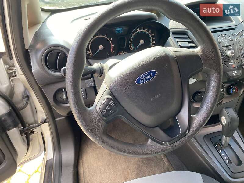 Хэтчбек Ford Fiesta 2015 в Львове