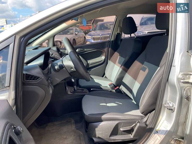 Хэтчбек Ford Fiesta 2015 в Львове