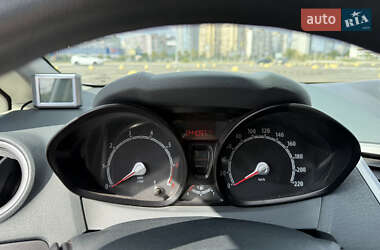 Хэтчбек Ford Fiesta 2011 в 