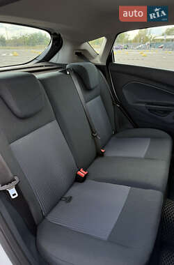 Хэтчбек Ford Fiesta 2011 в 