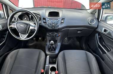 Хэтчбек Ford Fiesta 2016 в 