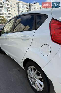 Хэтчбек Ford Fiesta 2015 в 