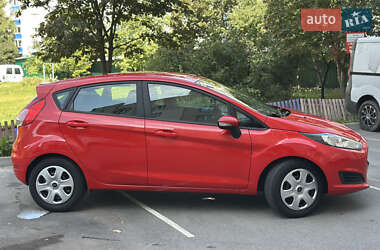 Хэтчбек Ford Fiesta 2016 в 