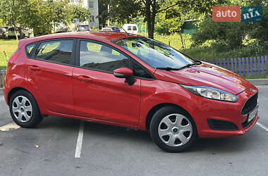 Хэтчбек Ford Fiesta 2016 в 