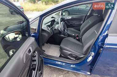 Хэтчбек Ford Fiesta 2016 в 