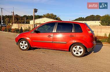 Хэтчбек Ford Fiesta 2006 в 