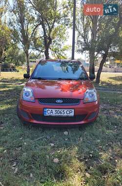 Хэтчбек Ford Fiesta 2006 в 