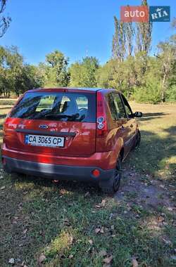 Хэтчбек Ford Fiesta 2006 в 