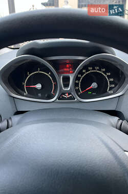 Хэтчбек Ford Fiesta 2009 в 