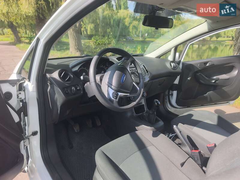Хэтчбек Ford Fiesta 2014 в Ровно фото 3 Хэтчбек Ford Fiesta 2014 в Ровно