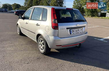 Хэтчбек Ford Fiesta 2004 в 