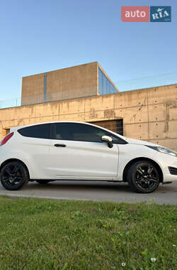 Хэтчбек Ford Fiesta 2014 в 