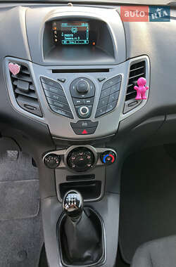 Хэтчбек Ford Fiesta 2014 в 
