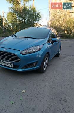 Хэтчбек Ford Fiesta 2012 в 