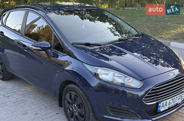 Хэтчбек Ford Fiesta 2015 в 