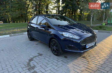 Хэтчбек Ford Fiesta 2015 в 