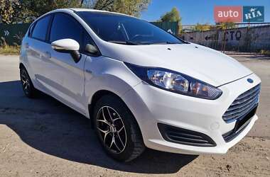 Хэтчбек Ford Fiesta 2015 в 