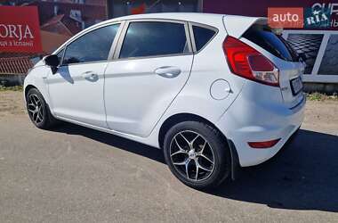 Хэтчбек Ford Fiesta 2015 в 