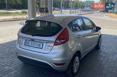 Хэтчбек Ford Fiesta 2012 в 