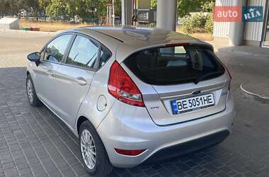 Хэтчбек Ford Fiesta 2012 в 