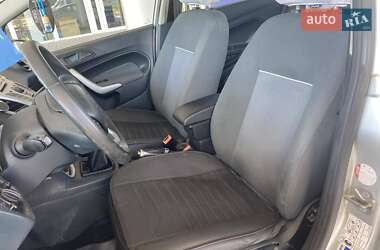 Хэтчбек Ford Fiesta 2012 в 
