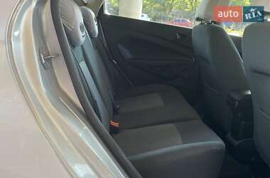 Хэтчбек Ford Fiesta 2012 в 