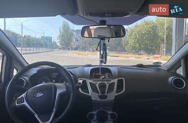 Хэтчбек Ford Fiesta 2012 в 