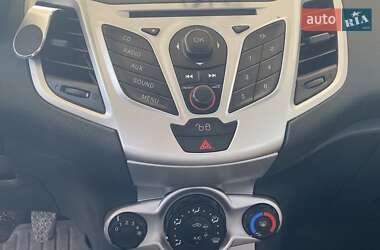 Хэтчбек Ford Fiesta 2012 в 