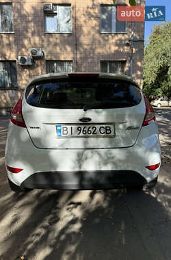 Хэтчбек Ford Fiesta 2012 в 