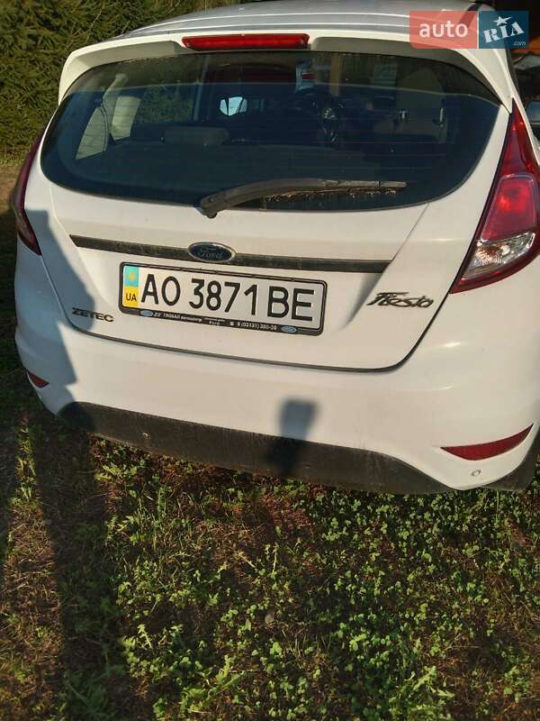 Хэтчбек Ford Fiesta 2013 в 