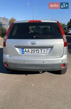 Хэтчбек Ford Fiesta 2006 в 
