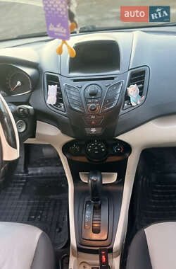 Седан Ford Fiesta 2012 в Глухове