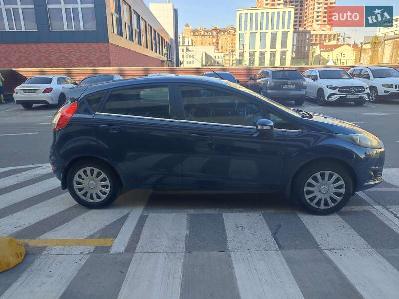 Хэтчбек Ford Fiesta 2015 в Киеве