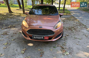 Хэтчбек Ford Fiesta 2016 в 