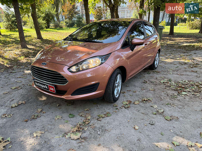 Хэтчбек Ford Fiesta 2016 в 