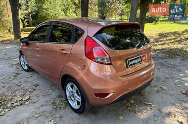 Хэтчбек Ford Fiesta 2016 в 