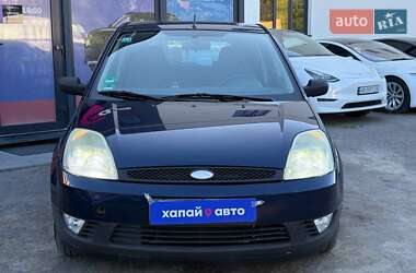 Хэтчбек Ford Fiesta 2004 в 