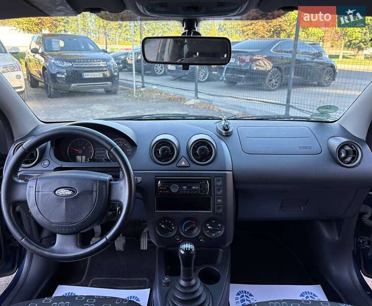 Хэтчбек Ford Fiesta 2004 в Виннице