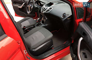 Хэтчбек Ford Fiesta 2012 в 