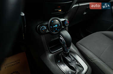 Хэтчбек Ford Fiesta 2015 в 