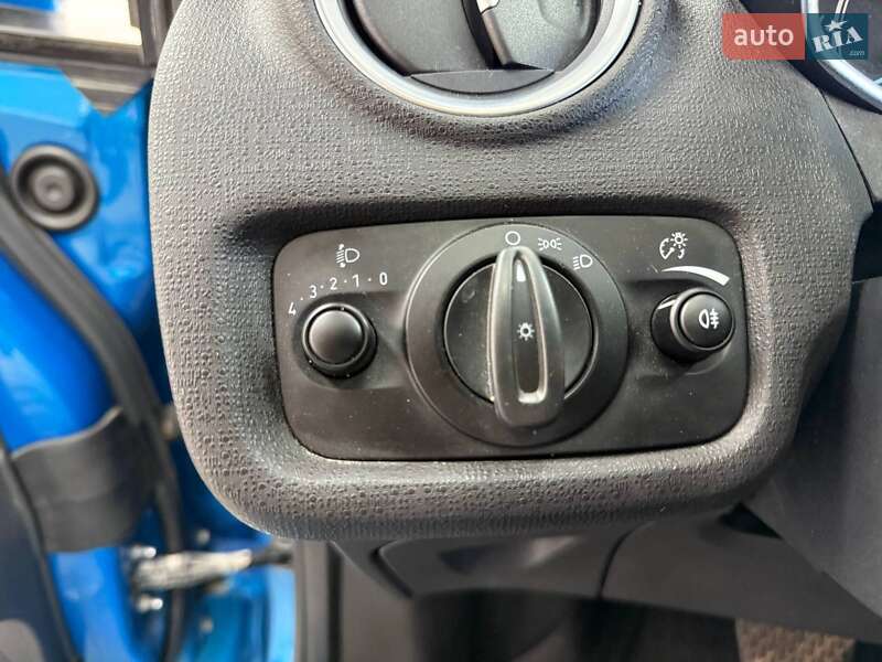 Хетчбек Ford Fiesta 2015 в Києві
