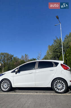 Хэтчбек Ford Fiesta 2014 в 