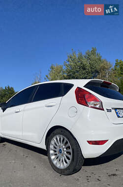 Хэтчбек Ford Fiesta 2014 в 