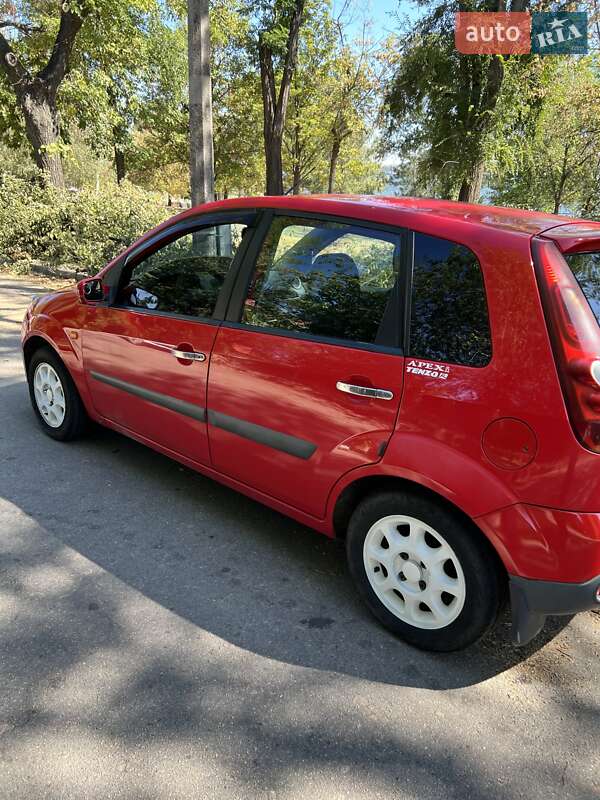 Хэтчбек Ford Fiesta 2007 в Добровеличковке