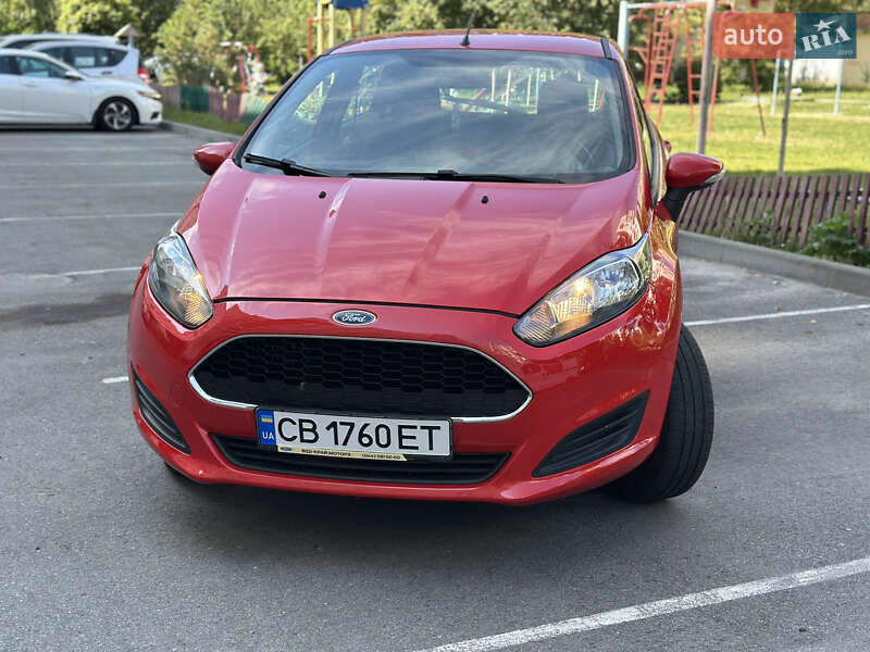 Хэтчбек Ford Fiesta 2016 в 