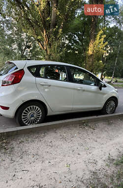 Хетчбек Ford Fiesta 2014 в 