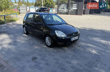 Хэтчбек Ford Fiesta 2005 в 