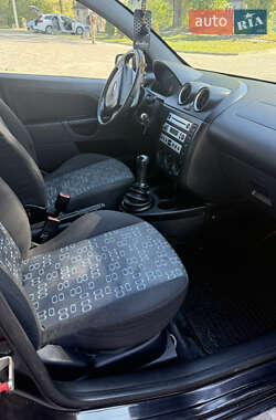 Хэтчбек Ford Fiesta 2005 в 