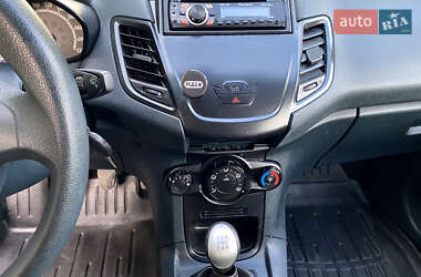 Хэтчбек Ford Fiesta 2012 в 